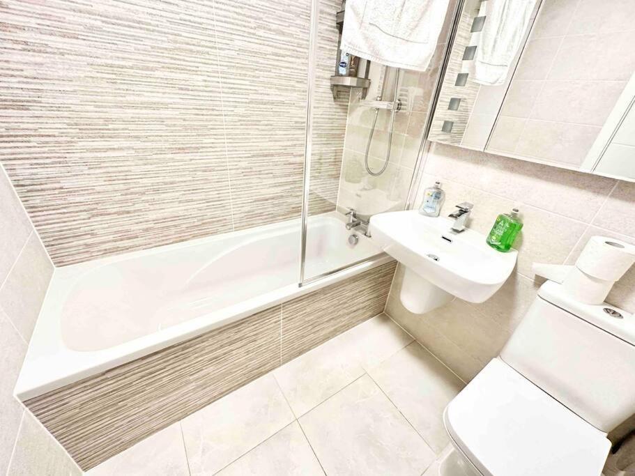 Paradigm House, Stunning 2-Bedroom Apartment 1, Free Parking, אוקספורד מראה חיצוני תמונה